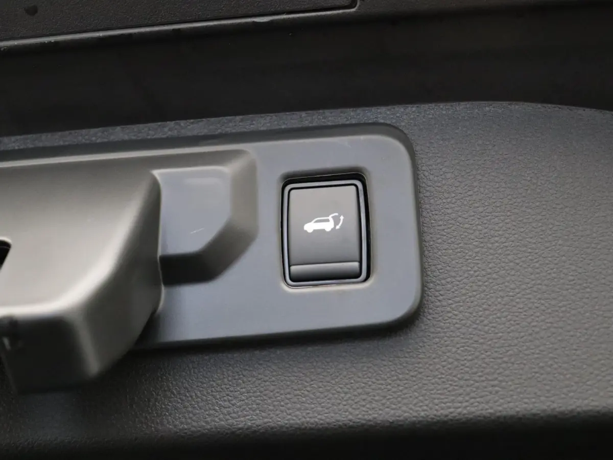 Business Edition 87 kWh | €5000,- KORTING! | Google Build-in | Elektrische Achterklep | Dakrails | Warmtepomp + Batterij Verwarming | Adaptieve Cruise Control | Keyless Entry | Privacy Gla