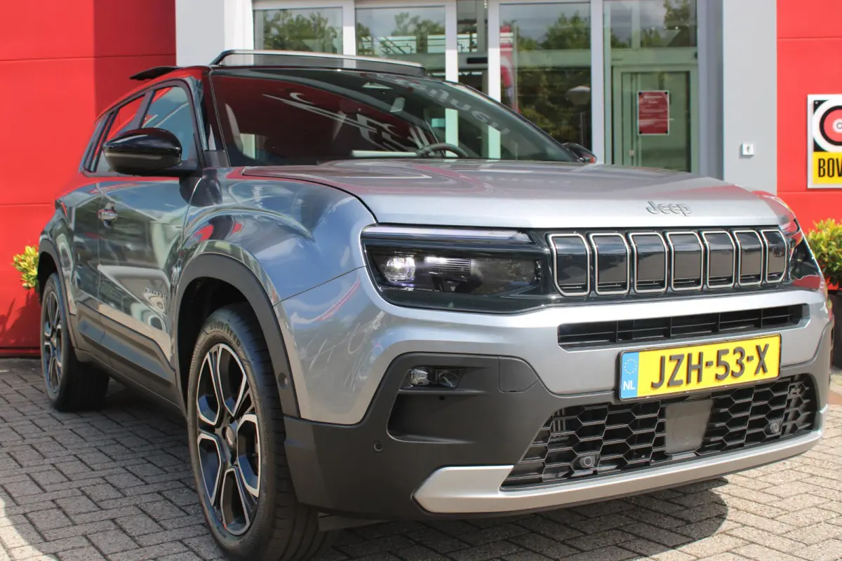 1.2 e-Hybrid 110PK SUMMIT | PANORAMA SCHUIF/KANTEL DAK | INFOTAINMENT & CONVENIENCE PACK: NAVIGATIE/VERKEERBORDENINFORMATIE/KEYLESS ENTRY EN START/HANDSFREE ELEKTRISCH BEDIENBARE ACHTERKLEP/