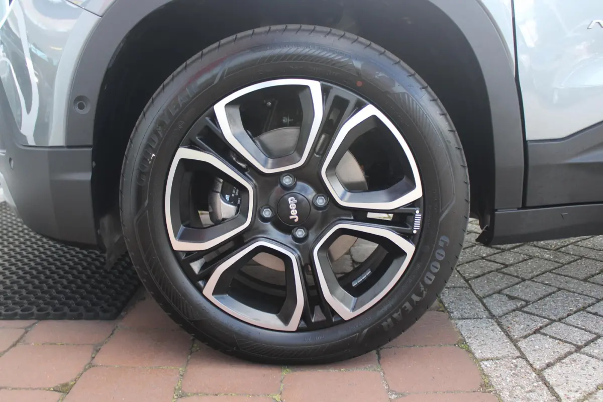 1.2 e-Hybrid 110PK SUMMIT | PANORAMA SCHUIF/KANTEL DAK | INFOTAINMENT & CONVENIENCE PACK: NAVIGATIE/VERKEERBORDENINFORMATIE/KEYLESS ENTRY EN START/HANDSFREE ELEKTRISCH BEDIENBARE ACHTERKLEP/