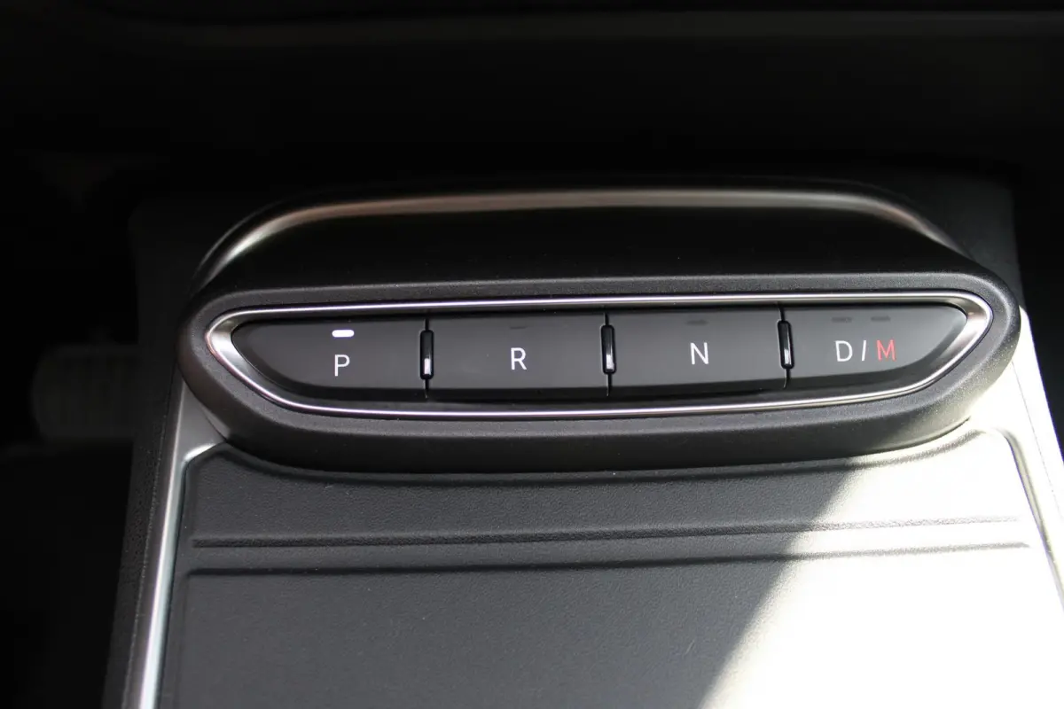 1.2 e-Hybrid 110PK SUMMIT | PANORAMA SCHUIF/KANTEL DAK | INFOTAINMENT & CONVENIENCE PACK: NAVIGATIE/VERKEERBORDENINFORMATIE/KEYLESS ENTRY EN START/HANDSFREE ELEKTRISCH BEDIENBARE ACHTERKLEP/