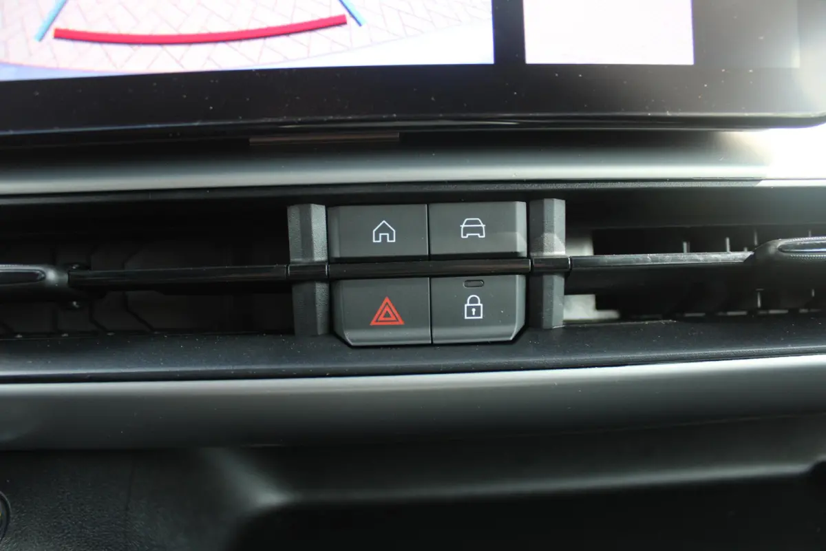 1.2 e-Hybrid 110PK SUMMIT | PANORAMA SCHUIF/KANTEL DAK | INFOTAINMENT & CONVENIENCE PACK: NAVIGATIE/VERKEERBORDENINFORMATIE/KEYLESS ENTRY EN START/HANDSFREE ELEKTRISCH BEDIENBARE ACHTERKLEP/