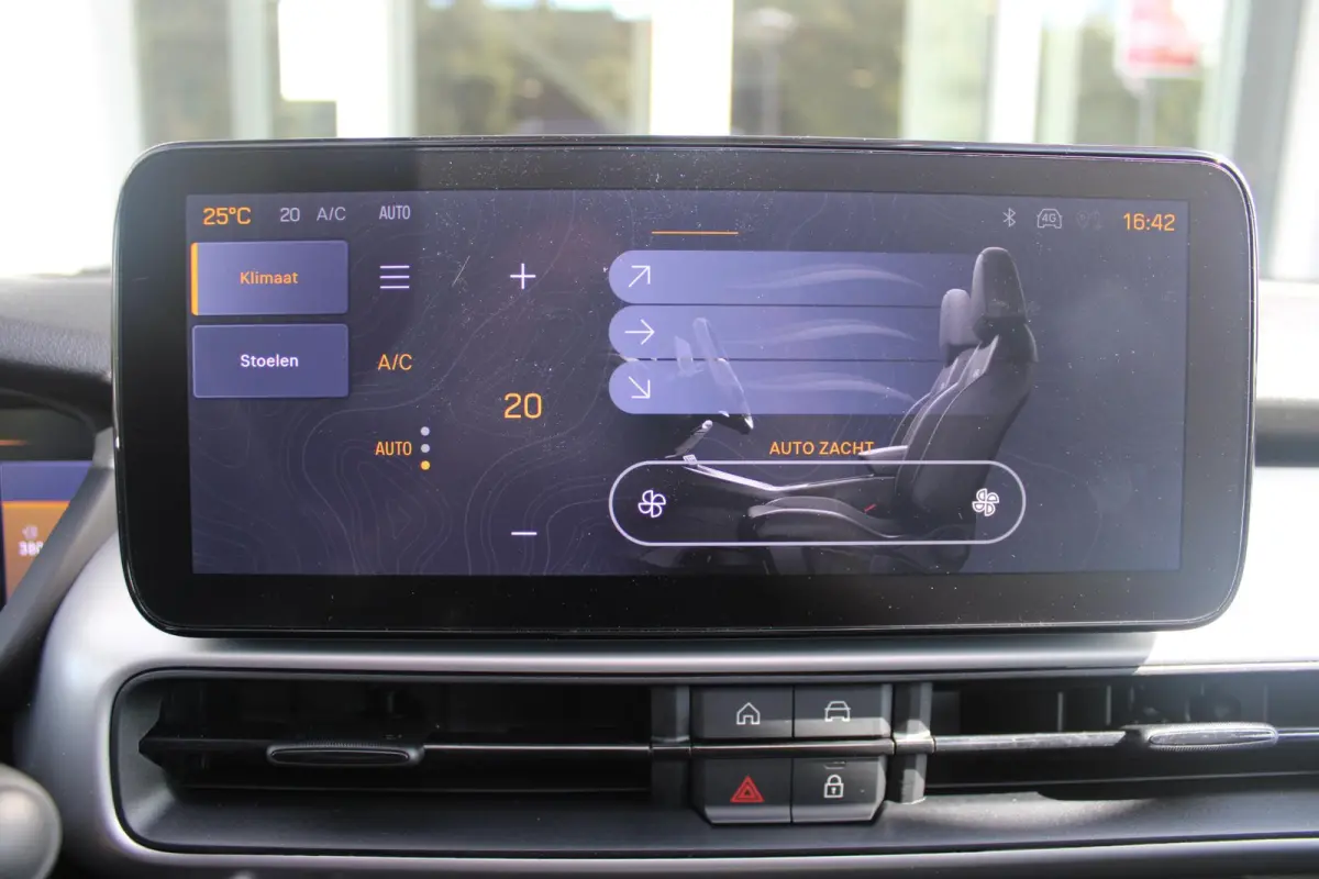 1.2 e-Hybrid 110PK SUMMIT | PANORAMA SCHUIF/KANTEL DAK | INFOTAINMENT & CONVENIENCE PACK: NAVIGATIE/VERKEERBORDENINFORMATIE/KEYLESS ENTRY EN START/HANDSFREE ELEKTRISCH BEDIENBARE ACHTERKLEP/