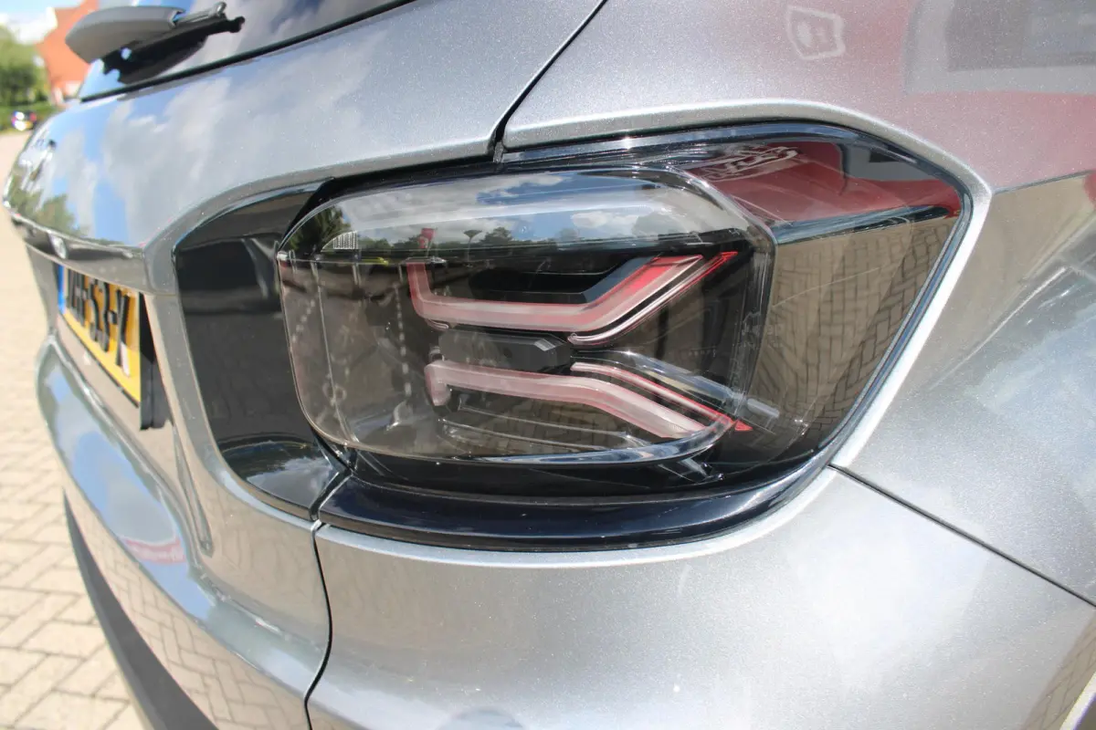 1.2 e-Hybrid 110PK SUMMIT | PANORAMA SCHUIF/KANTEL DAK | INFOTAINMENT & CONVENIENCE PACK: NAVIGATIE/VERKEERBORDENINFORMATIE/KEYLESS ENTRY EN START/HANDSFREE ELEKTRISCH BEDIENBARE ACHTERKLEP/
