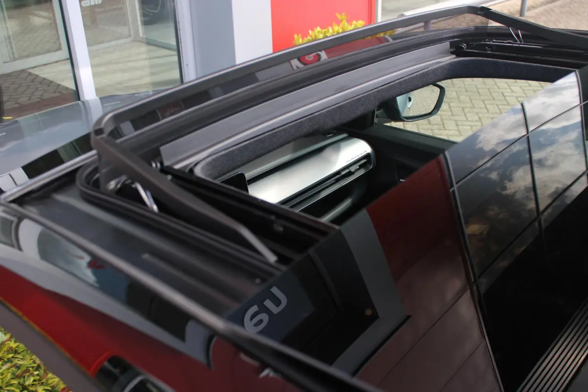 1.2 e-Hybrid 110PK SUMMIT | PANORAMA SCHUIF/KANTEL DAK | INFOTAINMENT & CONVENIENCE PACK: NAVIGATIE/VERKEERBORDENINFORMATIE/KEYLESS ENTRY EN START/HANDSFREE ELEKTRISCH BEDIENBARE ACHTERKLEP/