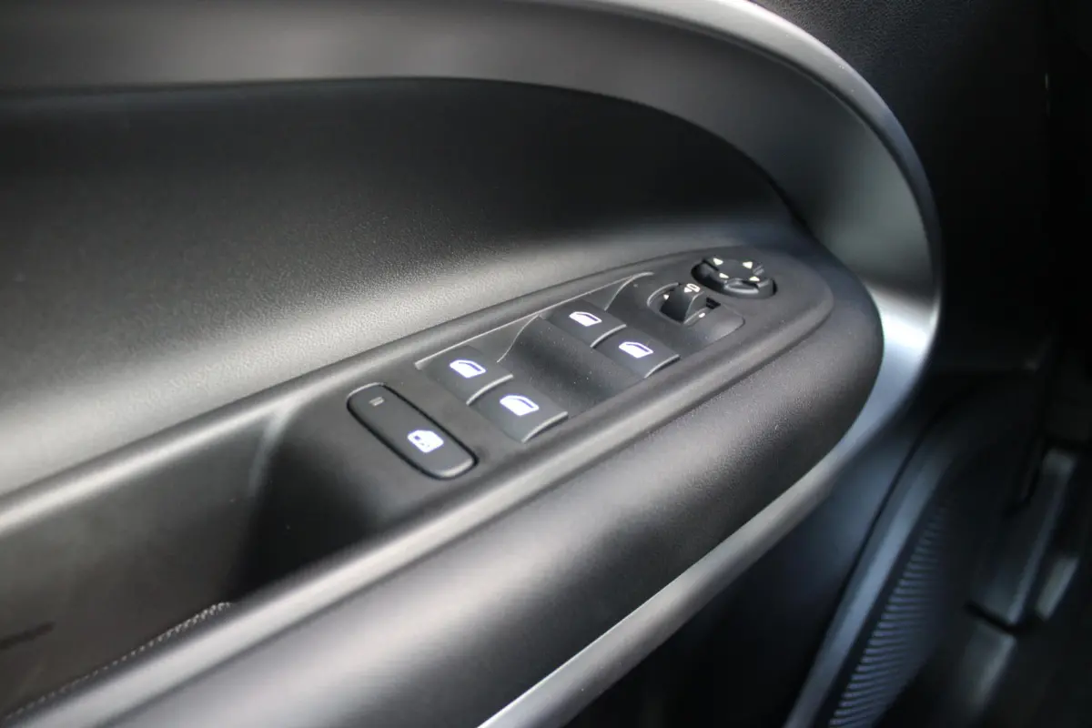 1.2 e-Hybrid 110PK SUMMIT | PANORAMA SCHUIF/KANTEL DAK | INFOTAINMENT & CONVENIENCE PACK: NAVIGATIE/VERKEERBORDENINFORMATIE/KEYLESS ENTRY EN START/HANDSFREE ELEKTRISCH BEDIENBARE ACHTERKLEP/
