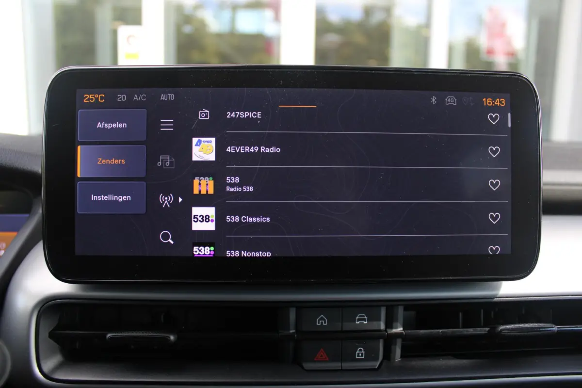 1.2 e-Hybrid 110PK SUMMIT | PANORAMA SCHUIF/KANTEL DAK | INFOTAINMENT & CONVENIENCE PACK: NAVIGATIE/VERKEERBORDENINFORMATIE/KEYLESS ENTRY EN START/HANDSFREE ELEKTRISCH BEDIENBARE ACHTERKLEP/