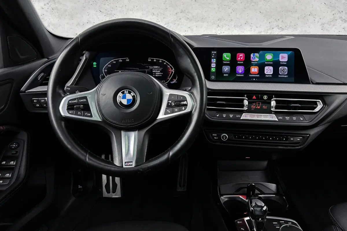 118i M-Sport | Panoramadak | Stoelverwarming | Lederen bekleding