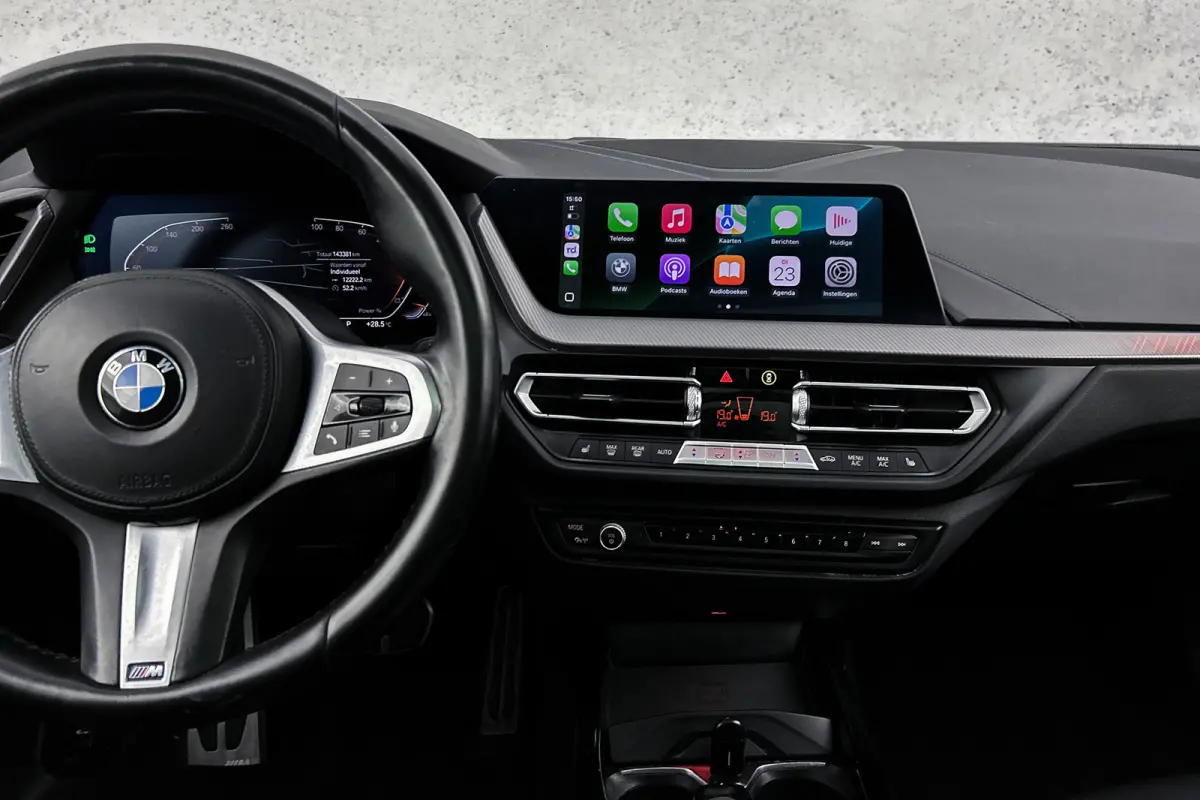 118i M-Sport | Panoramadak | Stoelverwarming | Lederen bekleding