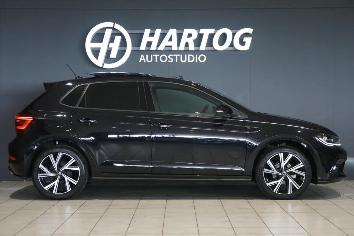 1.0 TSI R-Line Business + IQ LIGHT / KEYLESS / PANO / CAMERA