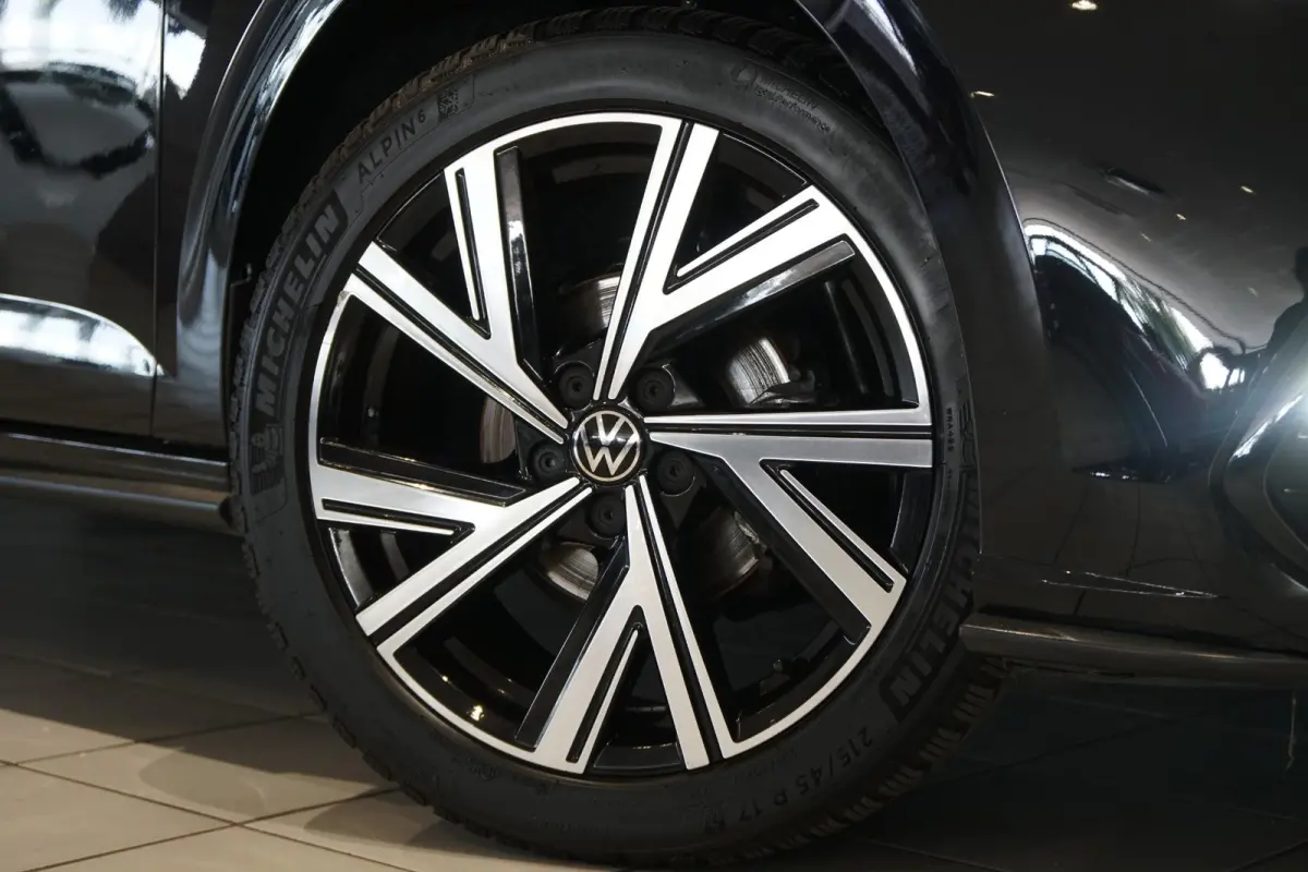 1.0 TSI R-Line Business + IQ LIGHT / KEYLESS / PANO / CAMERA