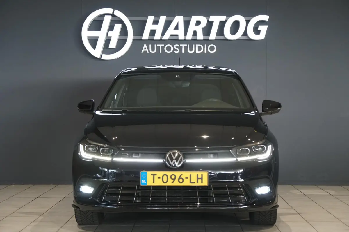 1.0 TSI R-Line Business + IQ LIGHT / KEYLESS / PANO / CAMERA