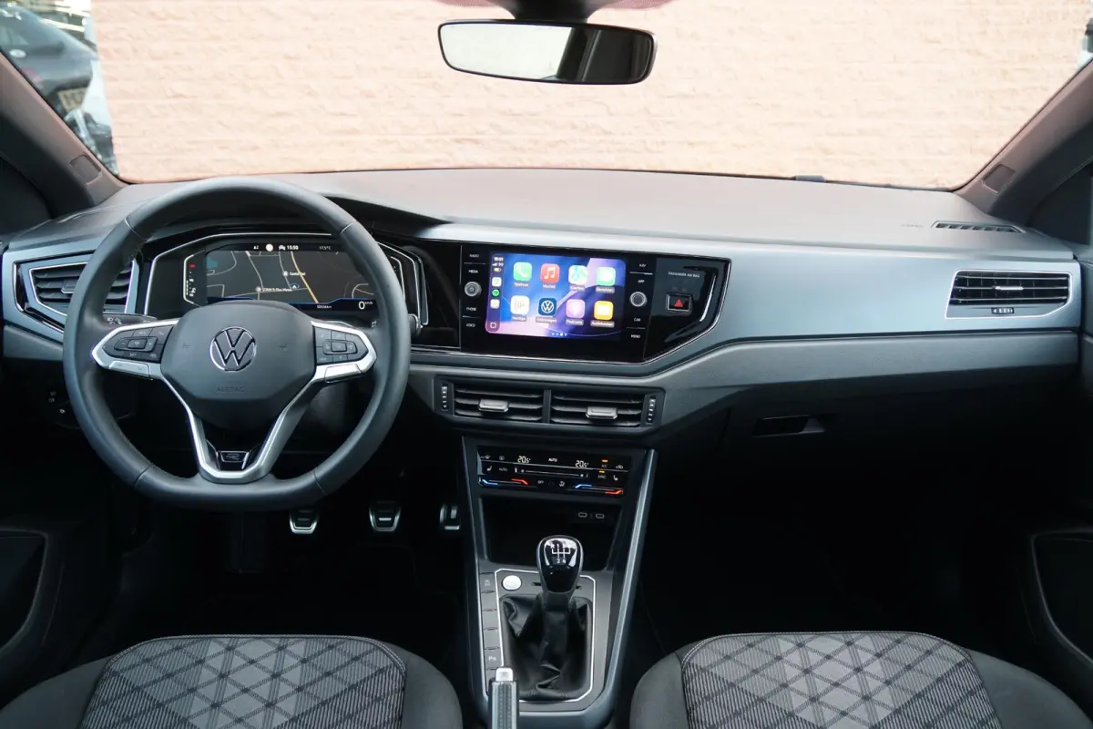 1.0 TSI R-Line Business + IQ LIGHT / KEYLESS / PANO / CAMERA