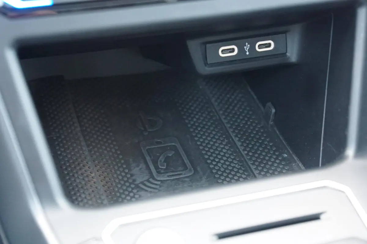 1.0 TSI R-Line Business + IQ LIGHT / KEYLESS / PANO / CAMERA