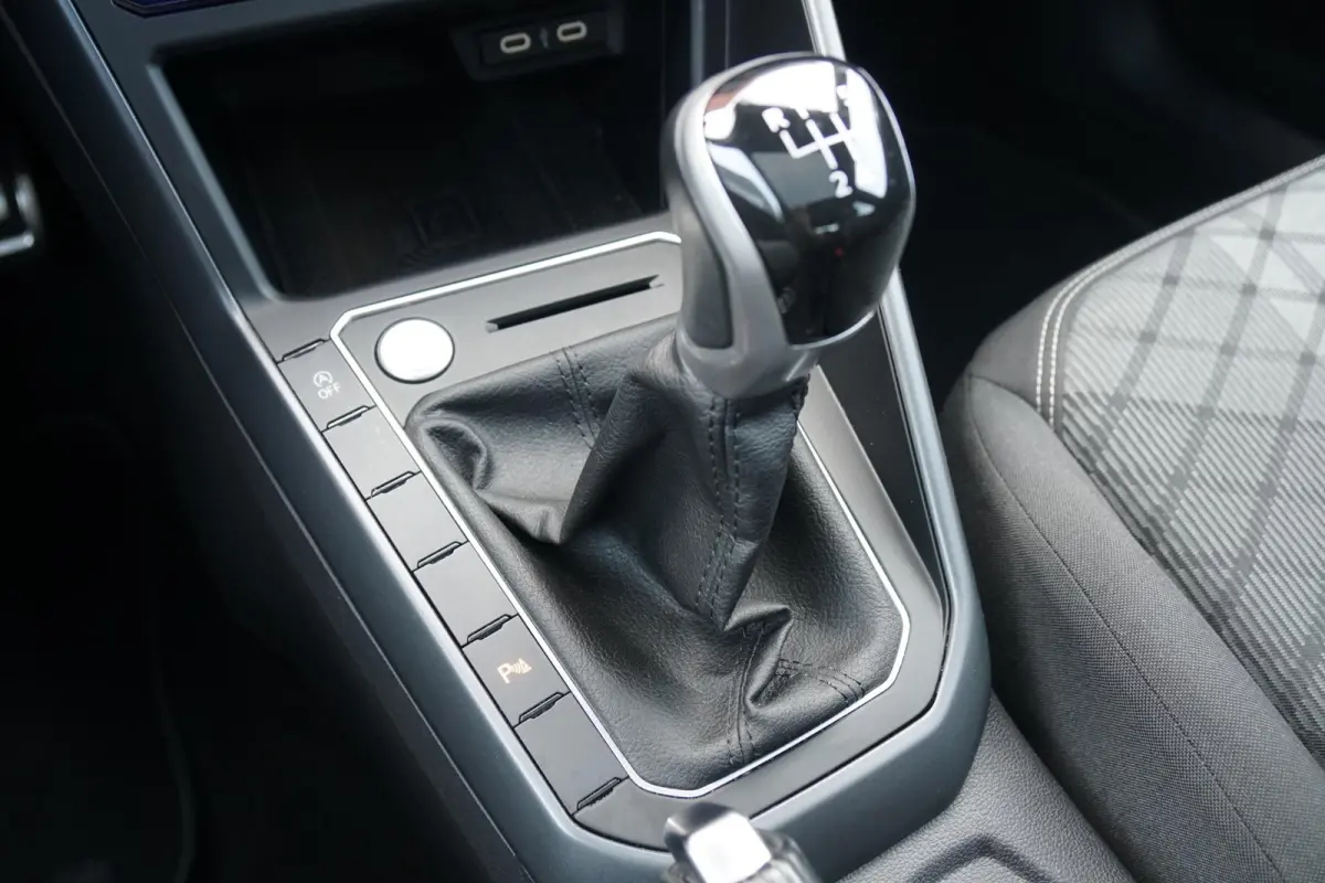 1.0 TSI R-Line Business + IQ LIGHT / KEYLESS / PANO / CAMERA