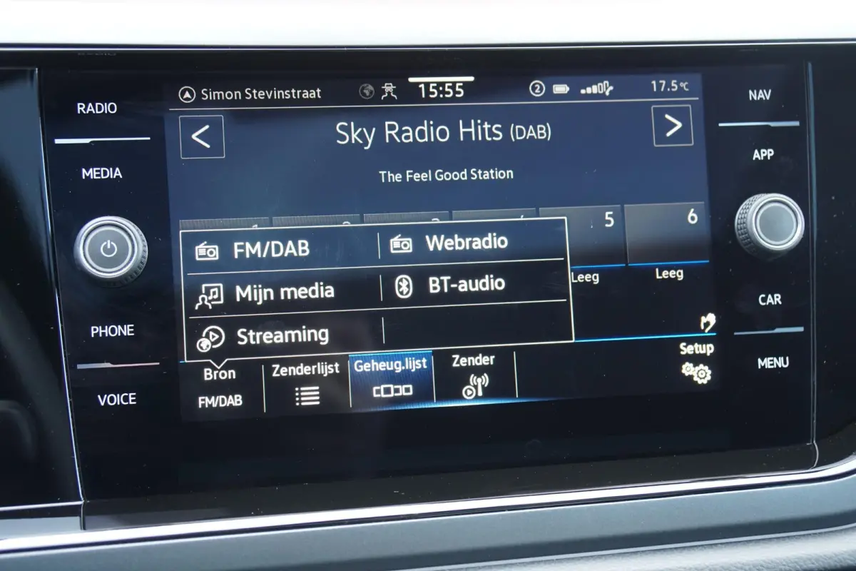 1.0 TSI R-Line Business + IQ LIGHT / KEYLESS / PANO / CAMERA