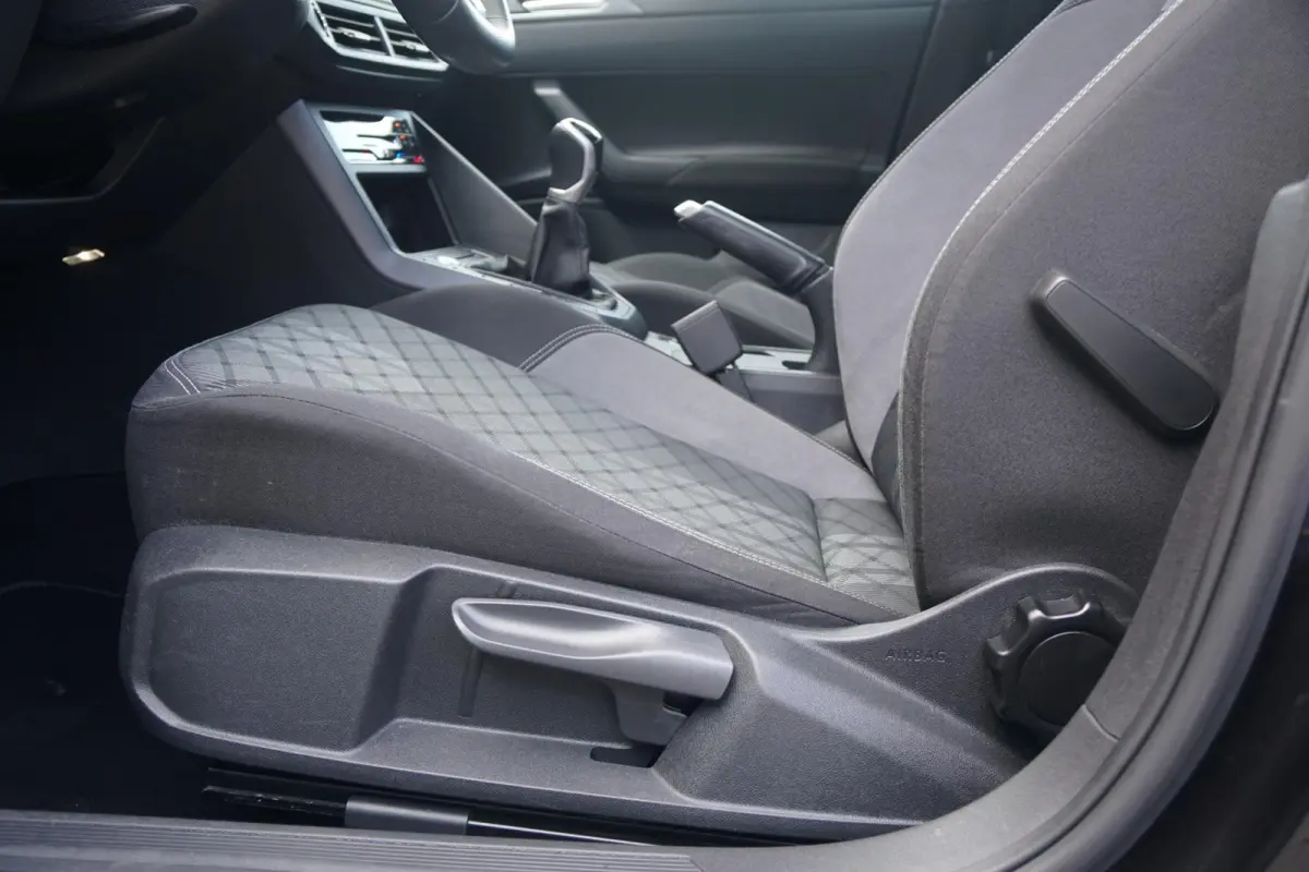 1.0 TSI R-Line Business + IQ LIGHT / KEYLESS / PANO / CAMERA