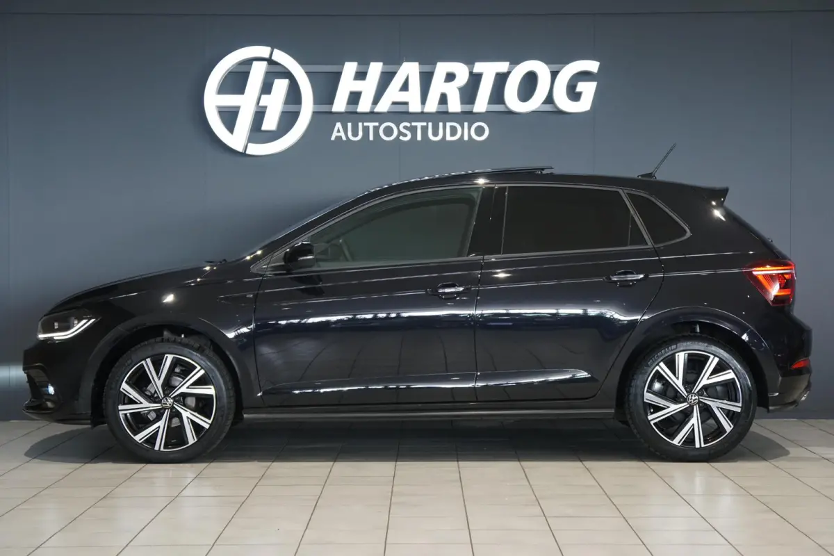 1.0 TSI R-Line Business + IQ LIGHT / KEYLESS / PANO / CAMERA