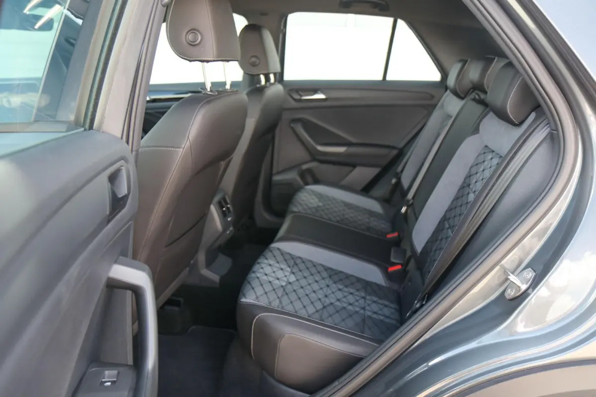 1.0 TSI 110pk R-Line | App Connect | Achteruitrijcamera | Cruise Control