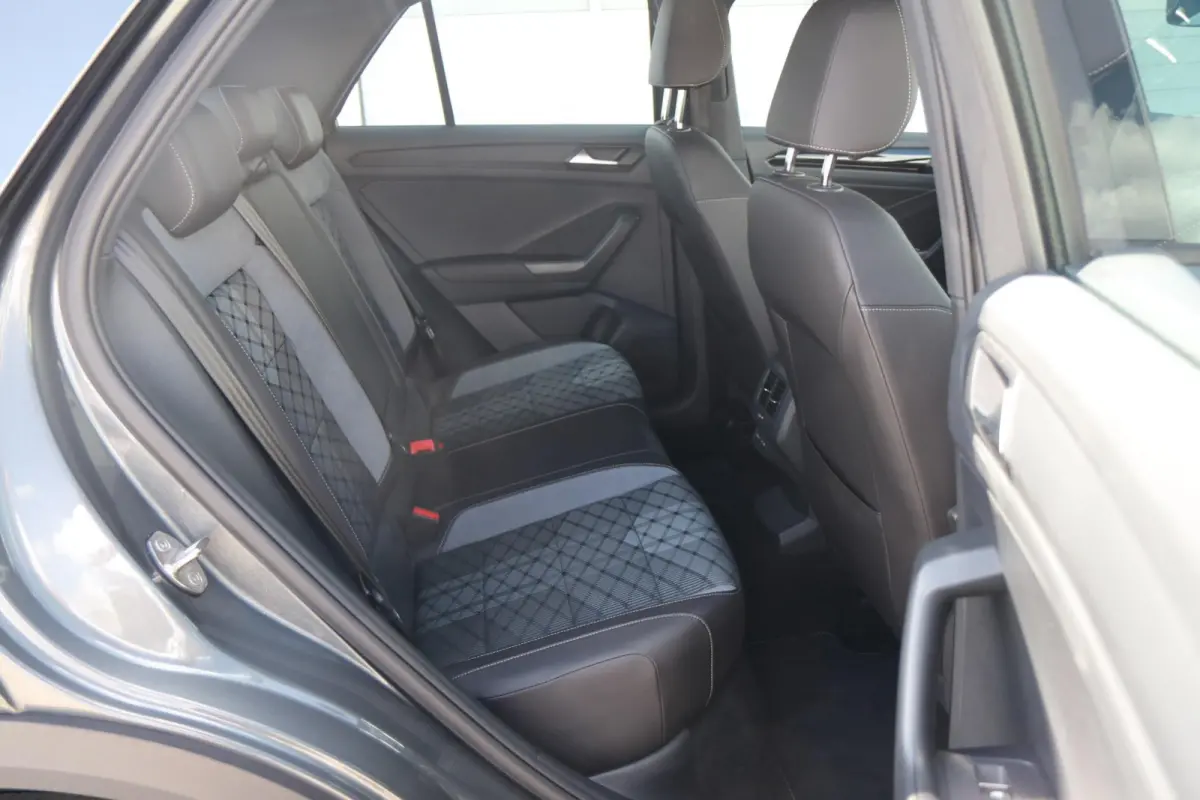 1.0 TSI 110pk R-Line | App Connect | Achteruitrijcamera | Cruise Control