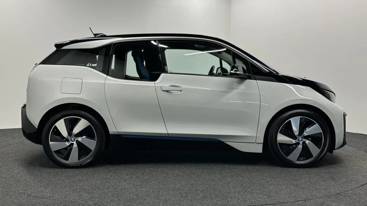 Basis iPerformance 94Ah 33 kWh Soh 87% CAMERA NAVI ECC CRUISE.