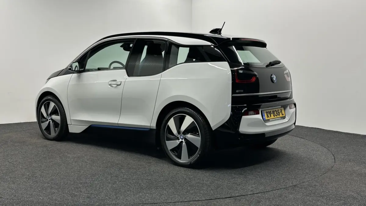 Basis iPerformance 94Ah 33 kWh Soh 87% CAMERA NAVI ECC CRUISE.