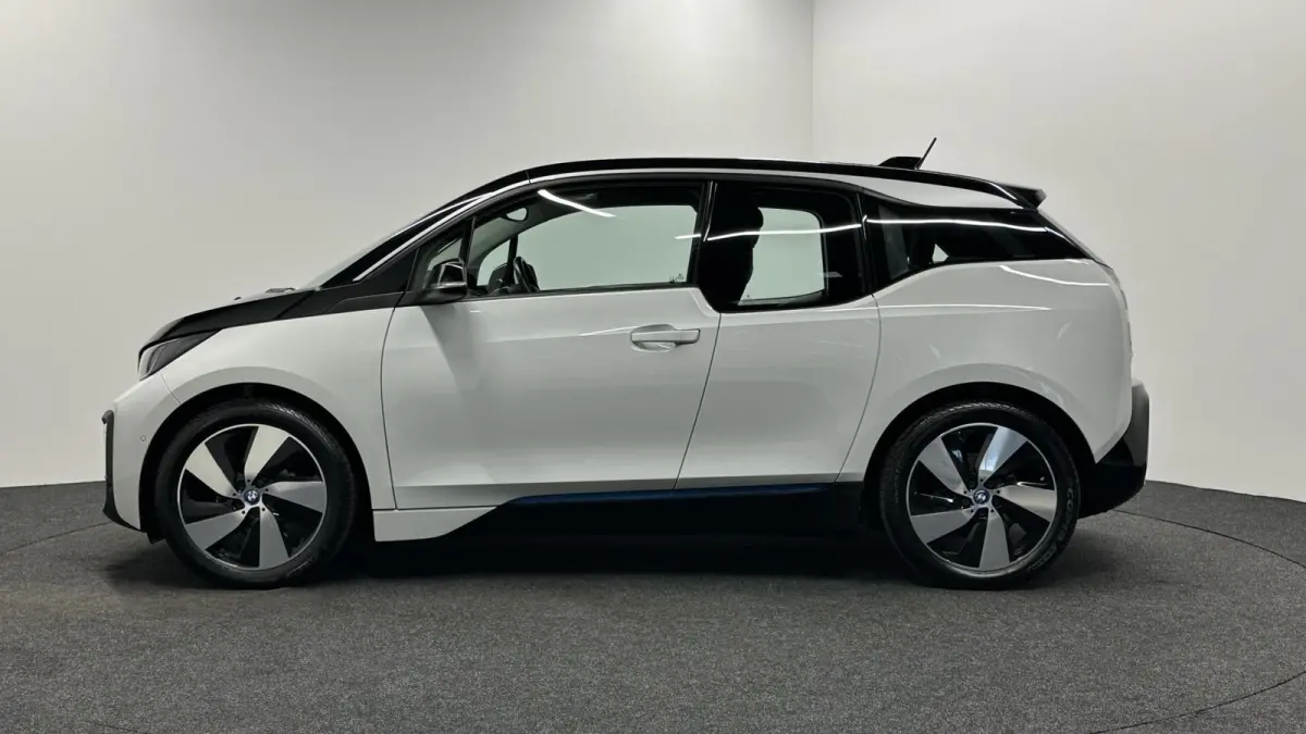 Basis iPerformance 94Ah 33 kWh Soh 87% CAMERA NAVI ECC CRUISE.