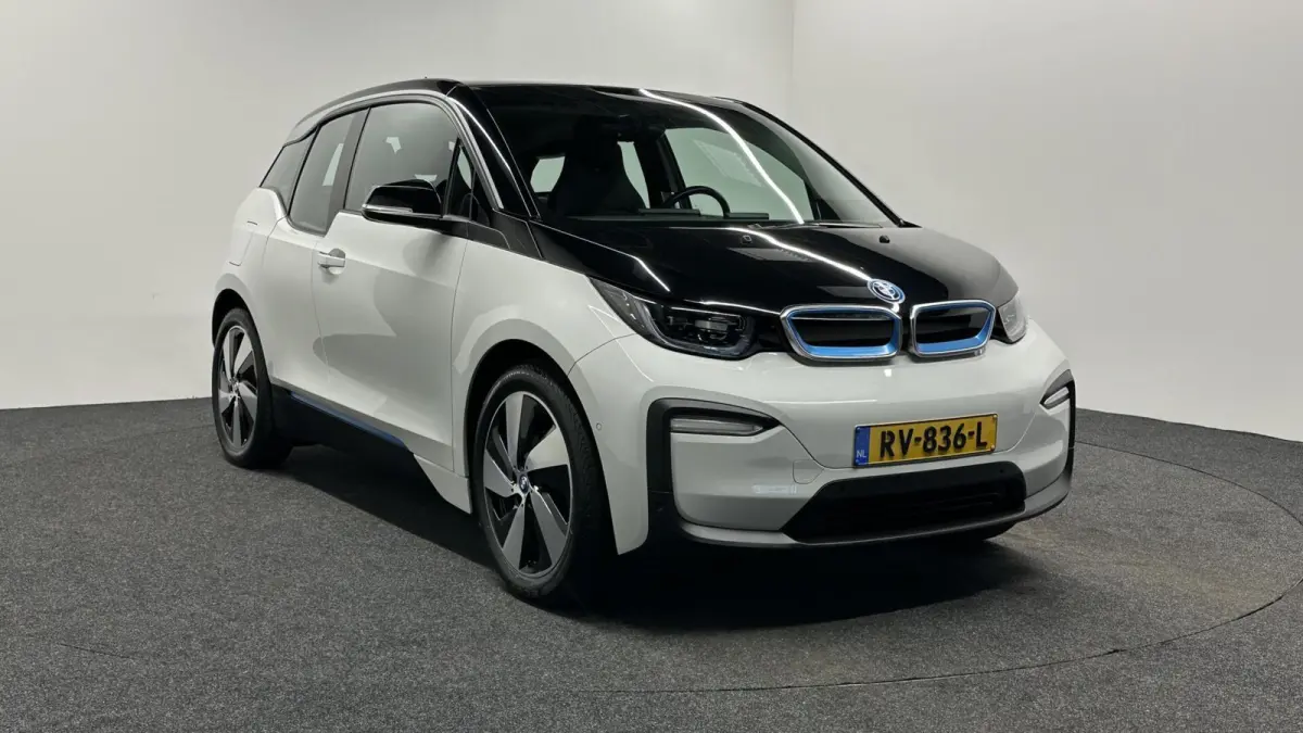 Basis iPerformance 94Ah 33 kWh Soh 87% CAMERA NAVI ECC CRUISE.