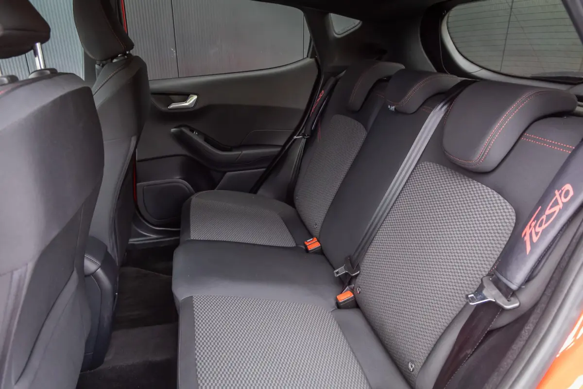 1.0 EcoBoost ST-Line X | 100% dealer o.h. | Adaptieve cruise | LED verlichting | Dodehoek detectie | Keyless | Camera | Winter-pack | B&O Adio incl. DAB | Privacy-glass