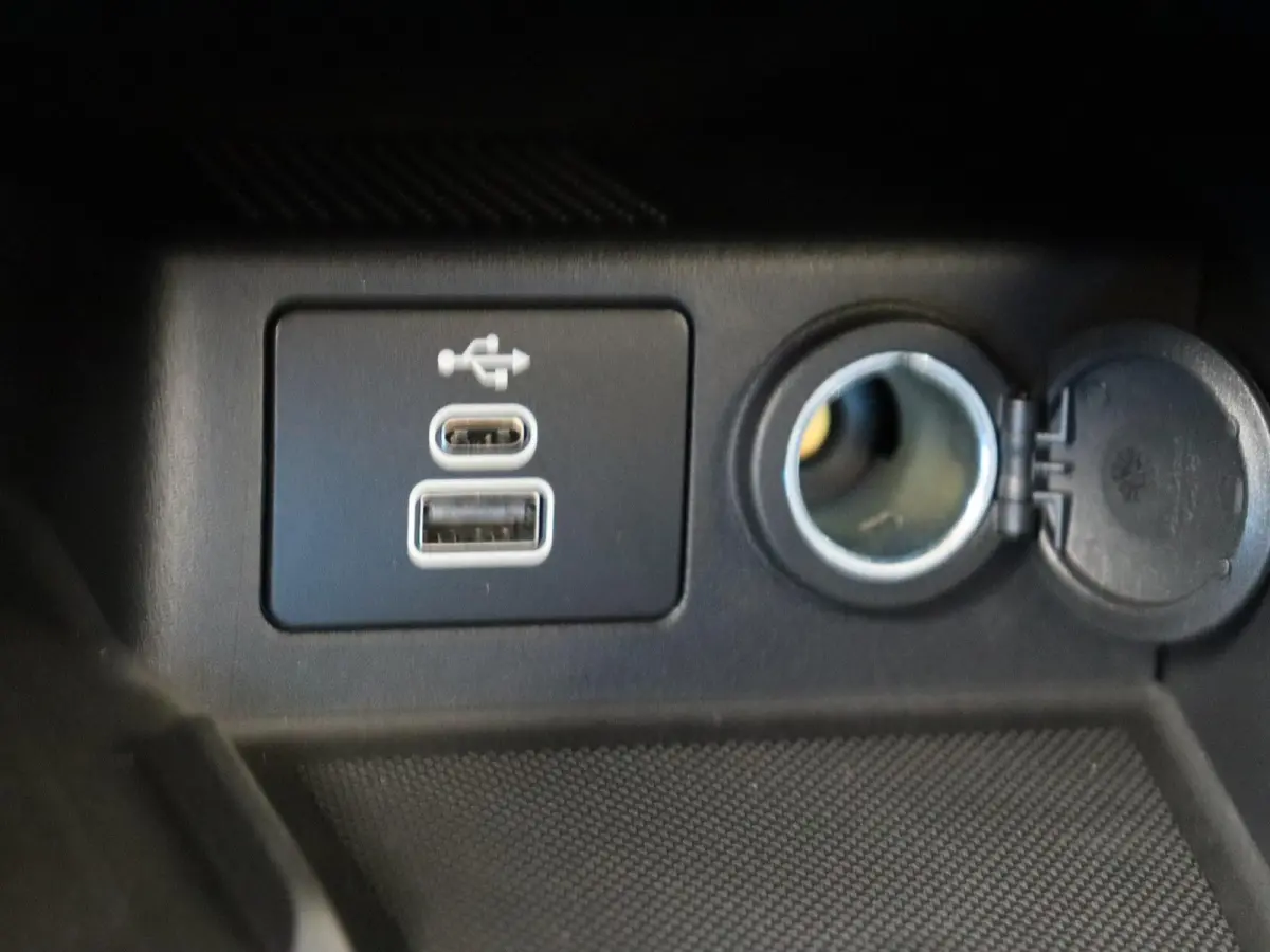 2.5 PHEV Titanium | Automaat | Climate control | LMV | PDC | Reservewiel | Navi | Apple CarPlay / Android Auto |