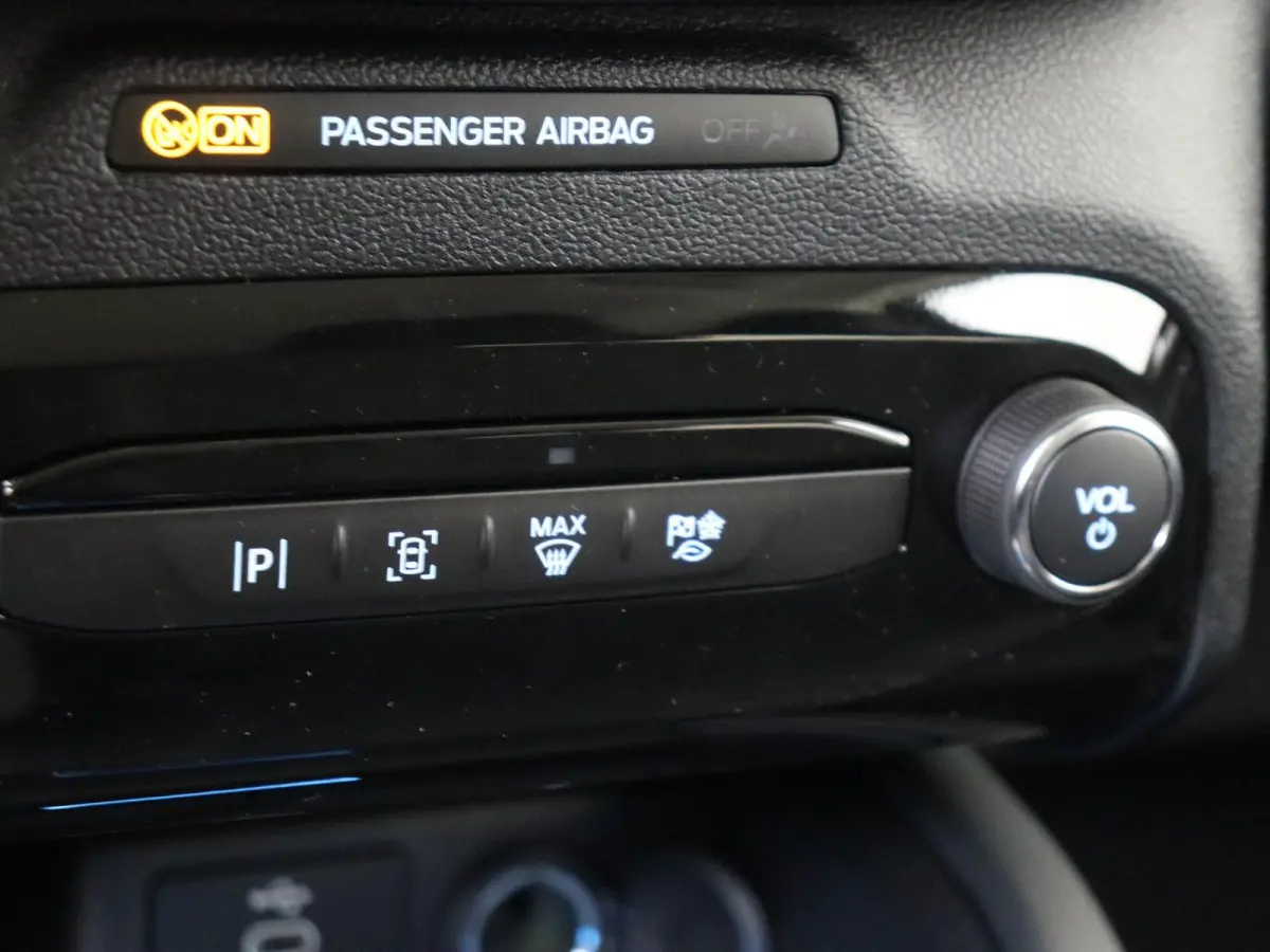 2.5 PHEV Titanium | Automaat | Climate control | LMV | PDC | Reservewiel | Navi | Apple CarPlay / Android Auto |