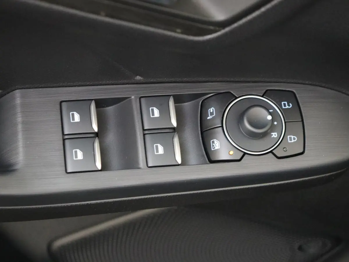 2.5 PHEV Titanium | Automaat | Climate control | LMV | PDC | Reservewiel | Navi | Apple CarPlay / Android Auto |