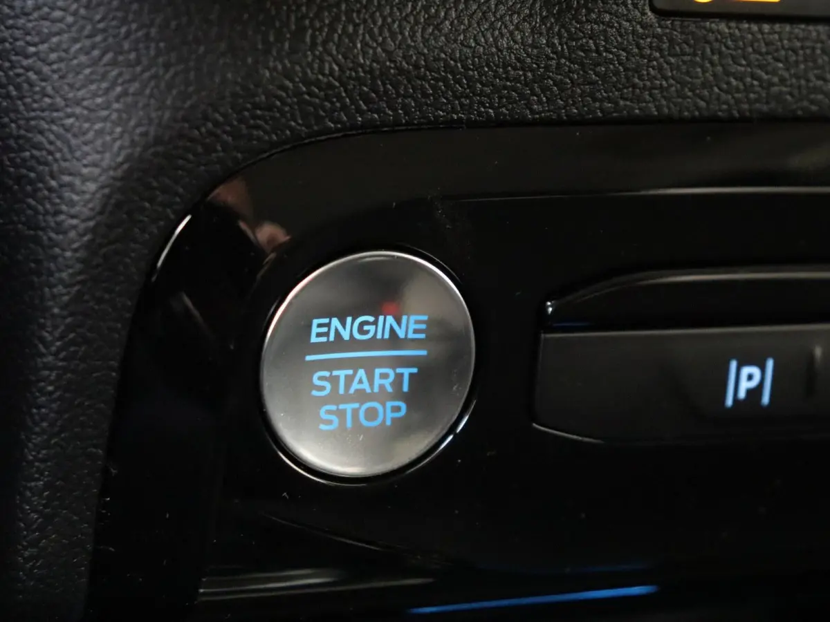 2.5 PHEV Titanium | Automaat | Climate control | LMV | PDC | Reservewiel | Navi | Apple CarPlay / Android Auto |