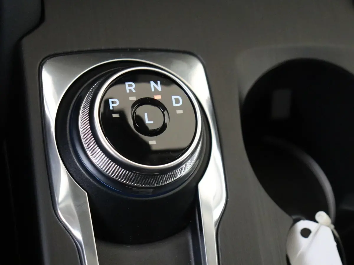2.5 PHEV Titanium | Automaat | Climate control | LMV | PDC | Reservewiel | Navi | Apple CarPlay / Android Auto |