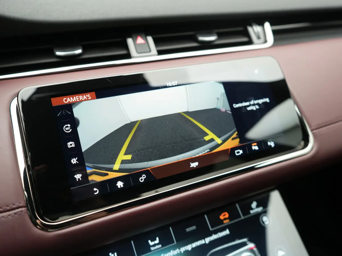 P300e AWD R-Dynamic SE PHEV 309pk | Trekhaak Afn. | Adaptive Cruise | Head Up | 360 Camera | Meridian Audio | Lederen Sportstoelen Memory & Verwarmd | Keyless | Blis | Stuur Verwarmd | Apple