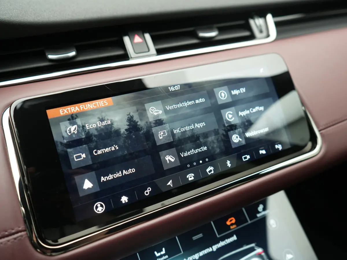 P300e AWD R-Dynamic SE PHEV 309pk | Trekhaak Afn. | Adaptive Cruise | Head Up | 360 Camera | Meridian Audio | Lederen Sportstoelen Memory & Verwarmd | Keyless | Blis | Stuur Verwarmd | Apple