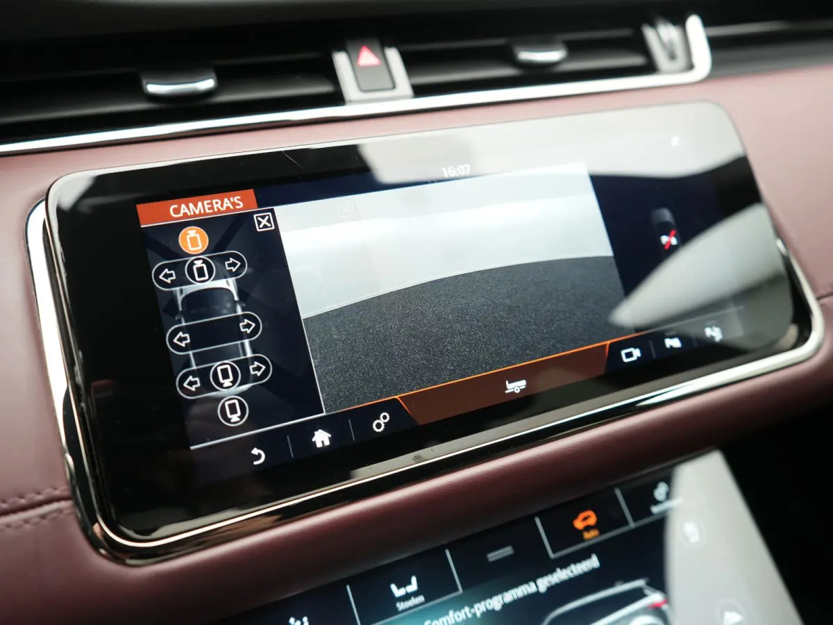 P300e AWD R-Dynamic SE PHEV 309pk | Trekhaak Afn. | Adaptive Cruise | Head Up | 360 Camera | Meridian Audio | Lederen Sportstoelen Memory & Verwarmd | Keyless | Blis | Stuur Verwarmd | Apple