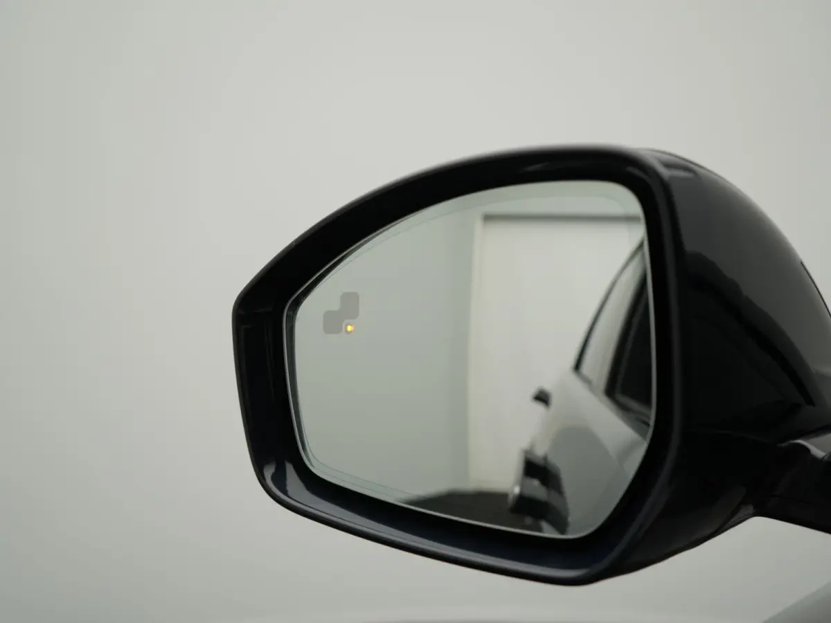 P300e AWD R-Dynamic SE PHEV 309pk | Trekhaak Afn. | Adaptive Cruise | Head Up | 360 Camera | Meridian Audio | Lederen Sportstoelen Memory & Verwarmd | Keyless | Blis | Stuur Verwarmd | Apple