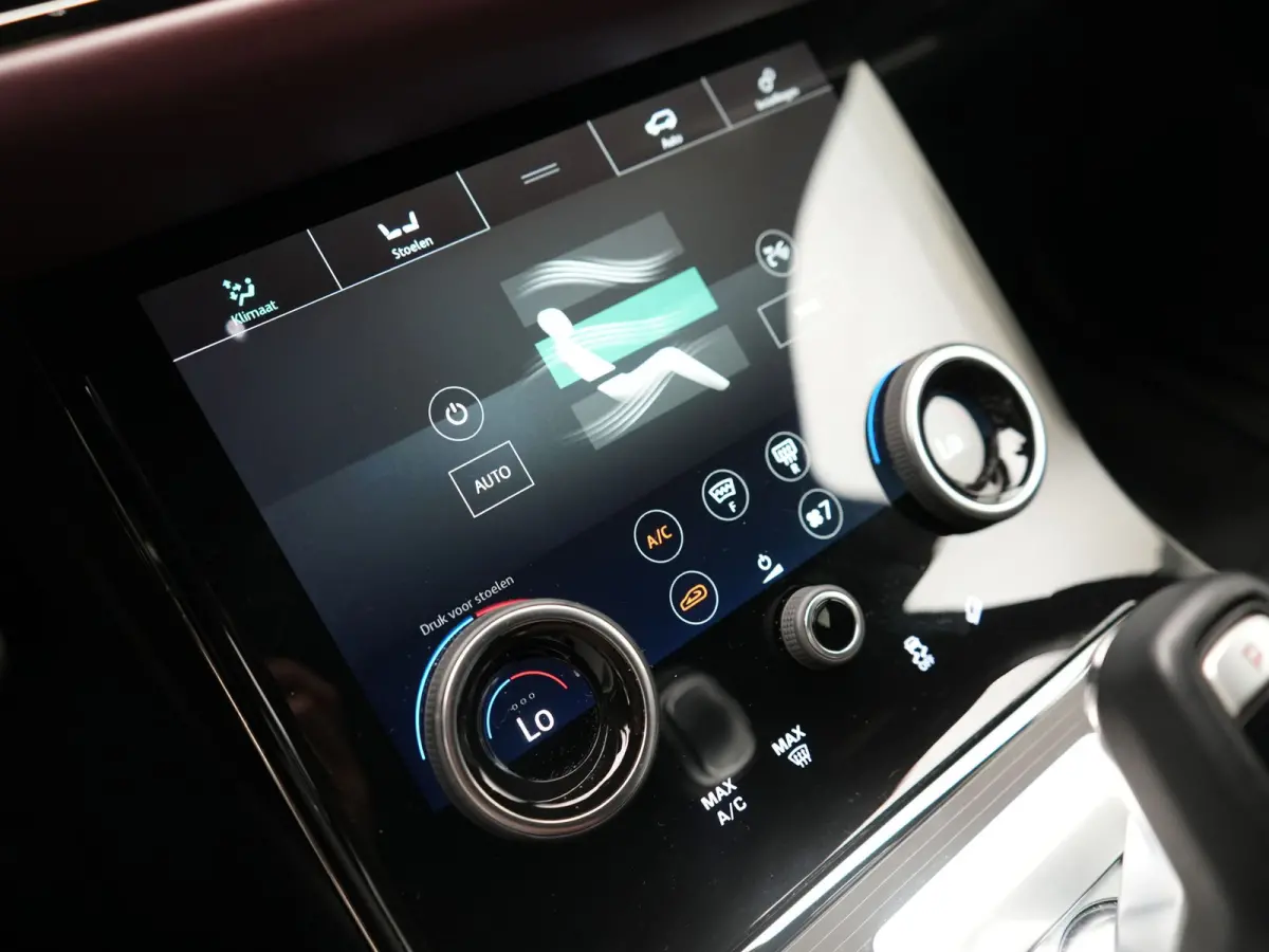P300e AWD R-Dynamic SE PHEV 309pk | Trekhaak Afn. | Adaptive Cruise | Head Up | 360 Camera | Meridian Audio | Lederen Sportstoelen Memory & Verwarmd | Keyless | Blis | Stuur Verwarmd | Apple