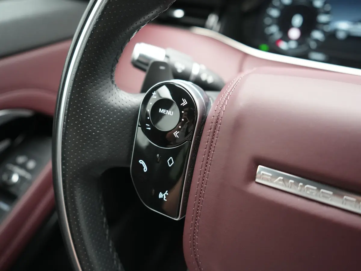 P300e AWD R-Dynamic SE PHEV 309pk | Trekhaak Afn. | Adaptive Cruise | Head Up | 360 Camera | Meridian Audio | Lederen Sportstoelen Memory & Verwarmd | Keyless | Blis | Stuur Verwarmd | Apple
