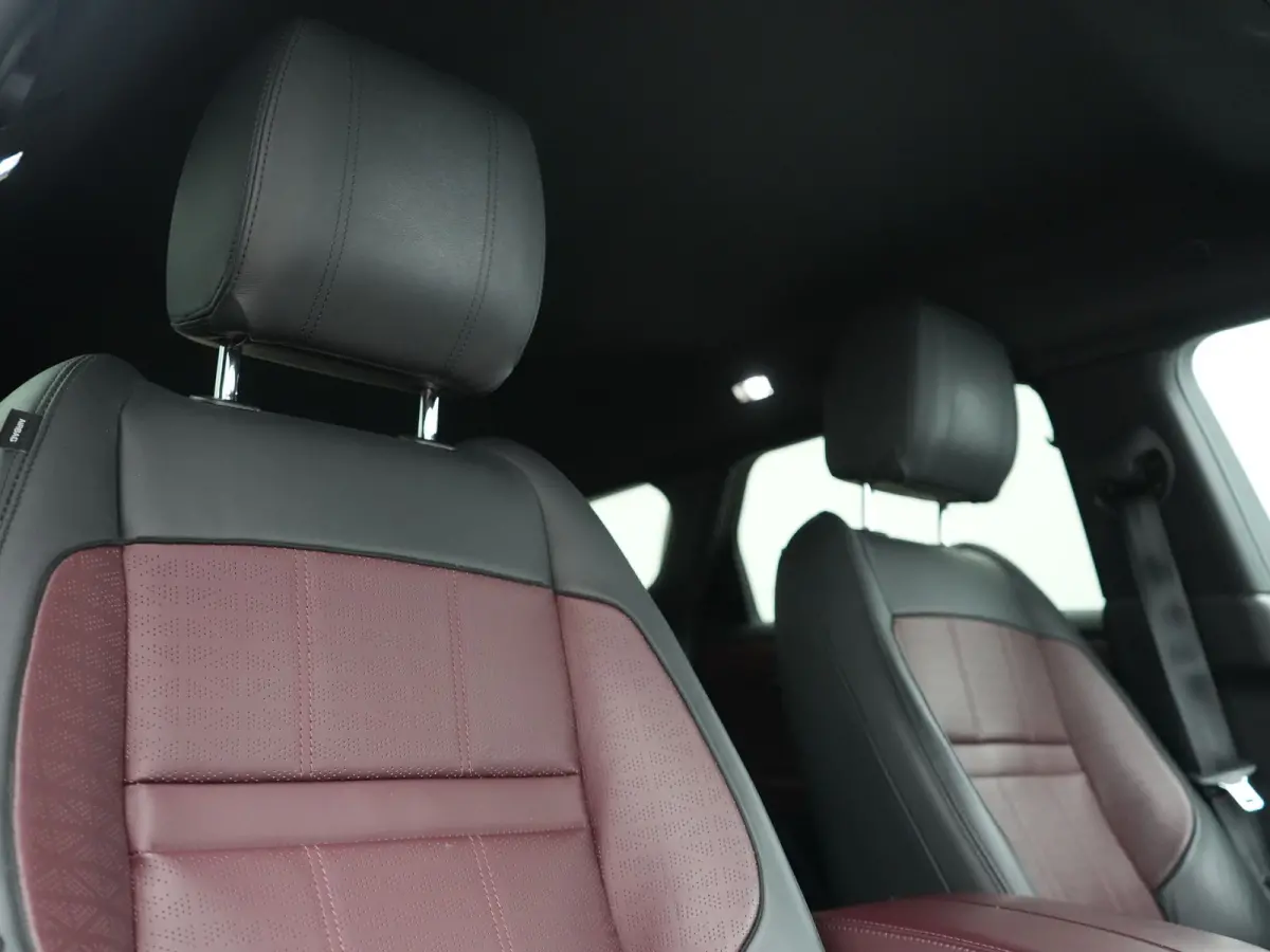 1.5 P300e AWD R-Dynamic SE PHEV 309pk | Trekhaak Afn. | Adaptive Cruise | Head Up | 360 Camera | Meridian Audio | Lederen Sportstoelen Memory & Verwarmd | Keyless | Blis | Stuur Verwarmd | A