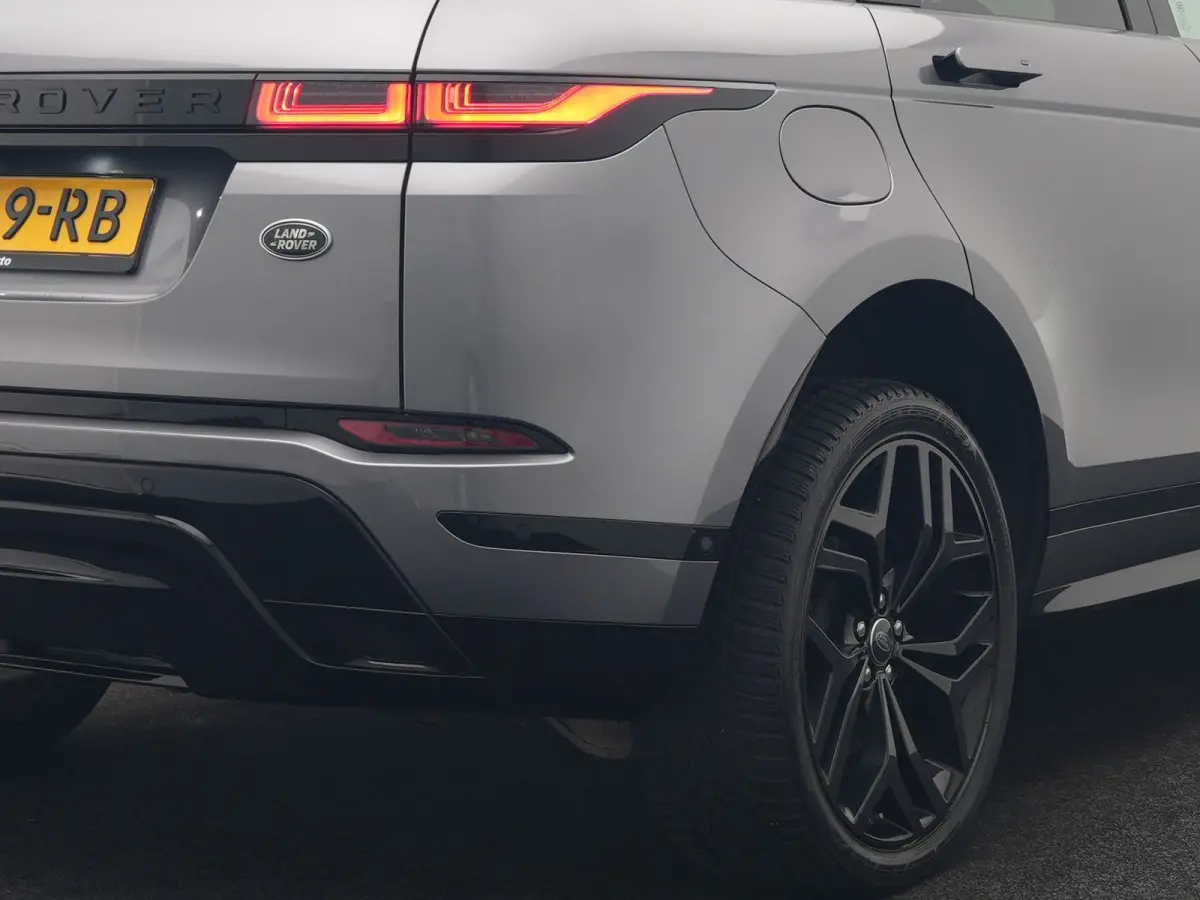 P300e AWD R-Dynamic SE PHEV 309pk | Trekhaak Afn. | Adaptive Cruise | Head Up | 360 Camera | Meridian Audio | Lederen Sportstoelen Memory & Verwarmd | Keyless | Blis | Stuur Verwarmd | Apple