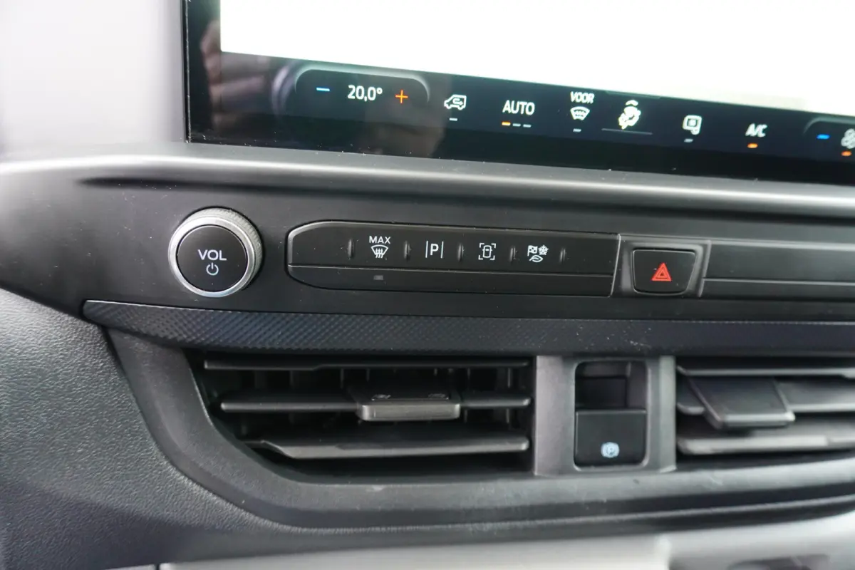 111pk L1H1 Trend Nieuw model Apple Carplay Camera Parkeersensoren Cruise control Digitaal Dashboard Trekhak