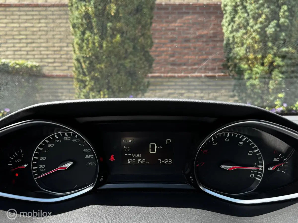 1.2 PureTech Allure AUT.*Pano*Dealer.O.H*Cruise