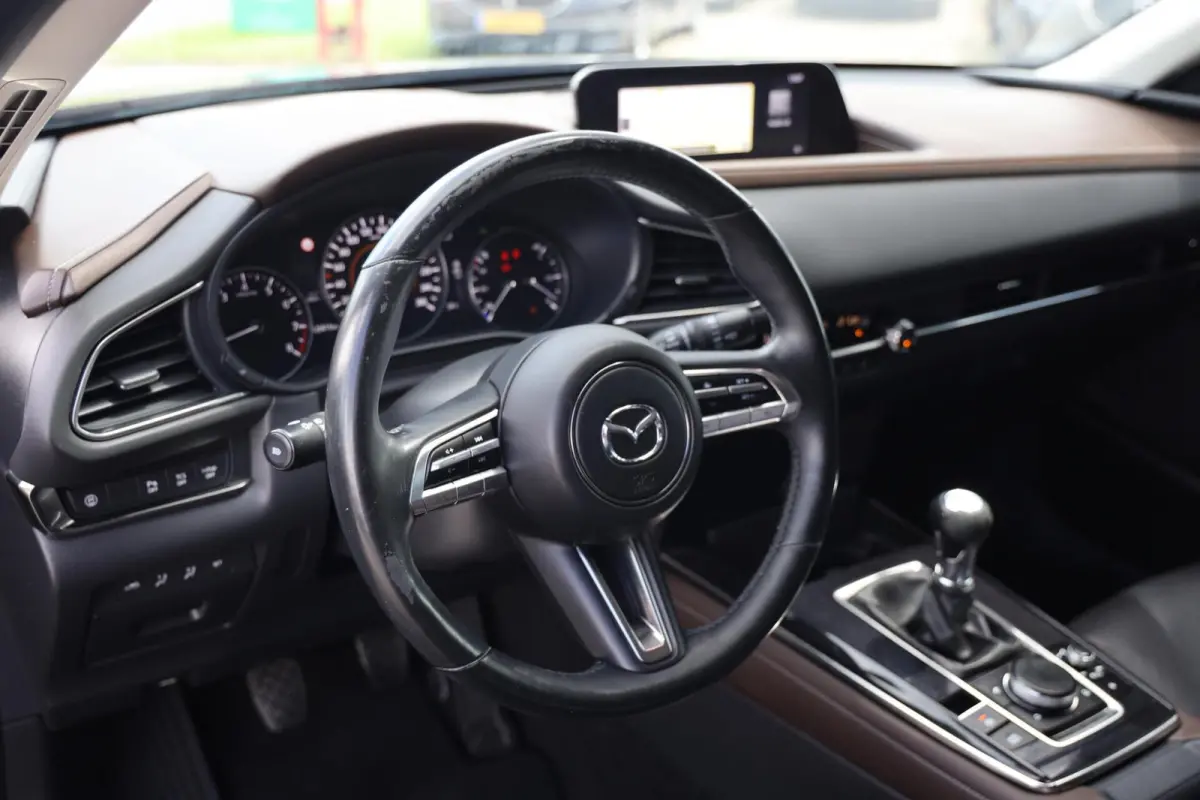 2.0 e-SkyActiv-X M Hybrid Luxury|Leder|Stoel/stuurverwarming|Navi|Camera|