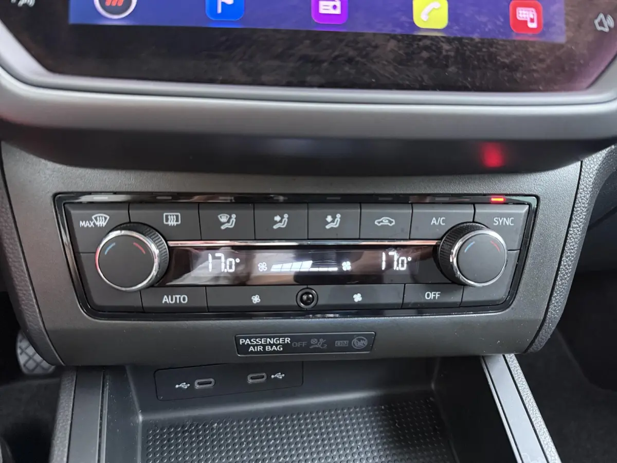 1.0 TSI Style Business Intense | Apple CarPlay | Navigatie | Achteruitrijcamera |