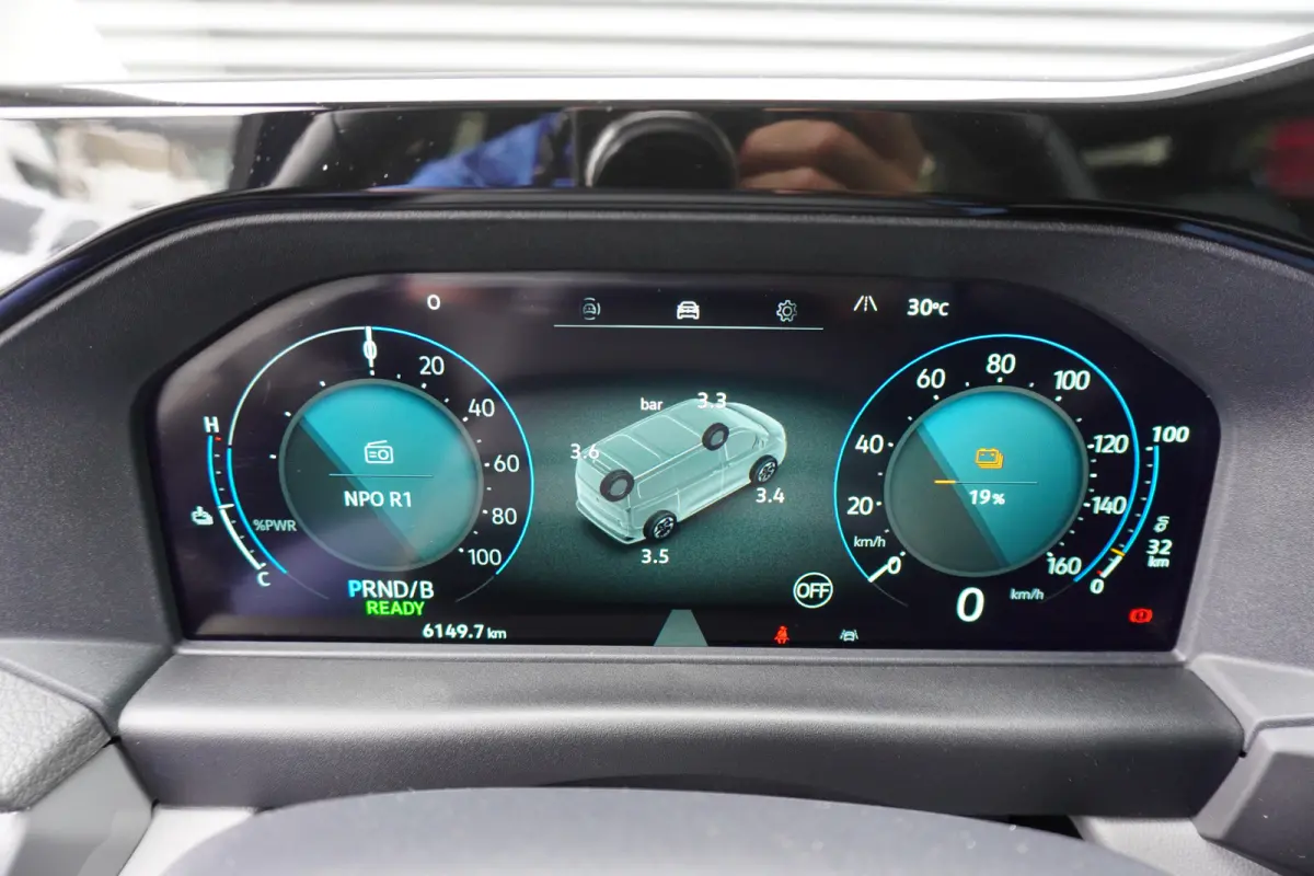Caravelle 32 L1H1 Style 2 Schuifdeuren 64 kWh 9 persoons LED Apple Carplay Camera ACC Cruise control Digitaal Dashboard