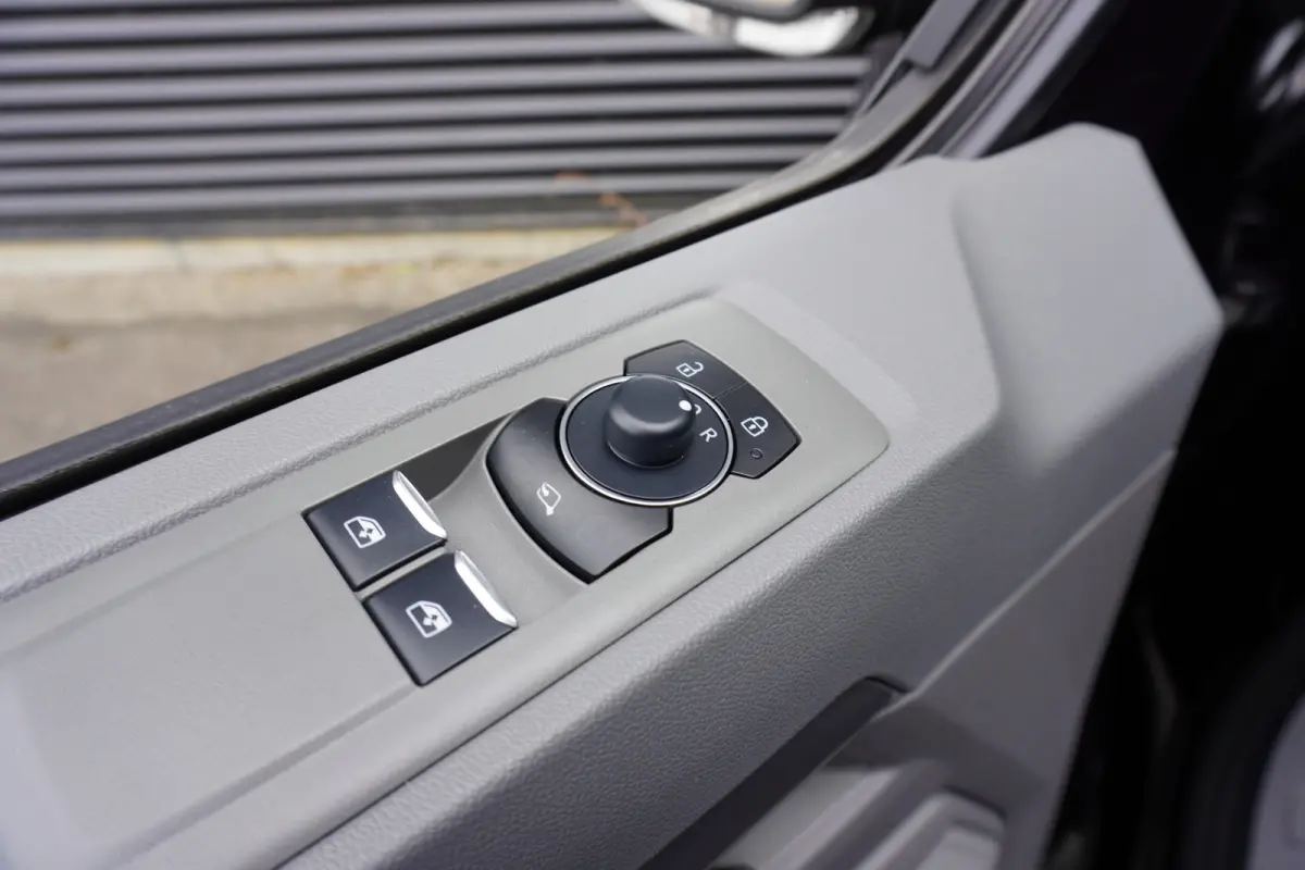 Caravelle 32 L1H1 Style 2 Schuifdeuren 64 kWh 9 persoons LED Apple Carplay Camera ACC Cruise control Digitaal Dashboard