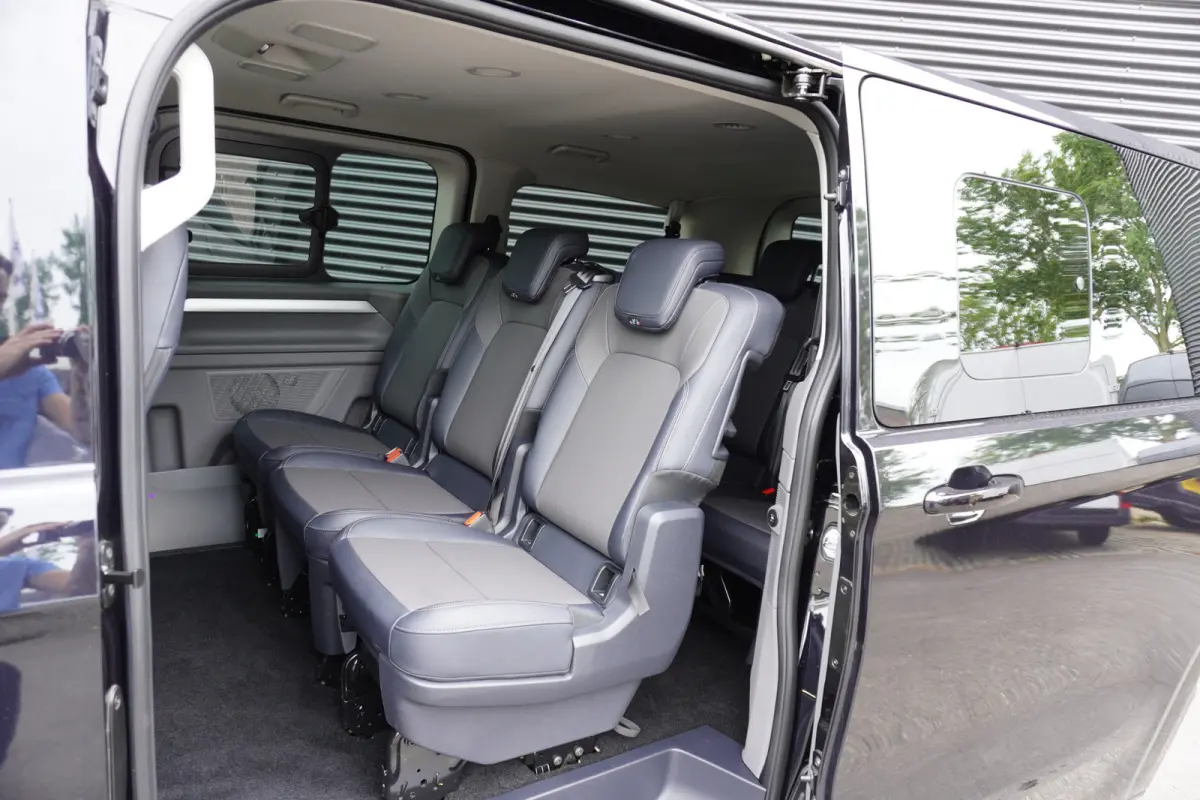 Caravelle 32 L1H1 Style 2 Schuifdeuren 64 kWh 9 persoons LED Apple Carplay Camera ACC Cruise control Digitaal Dashboard