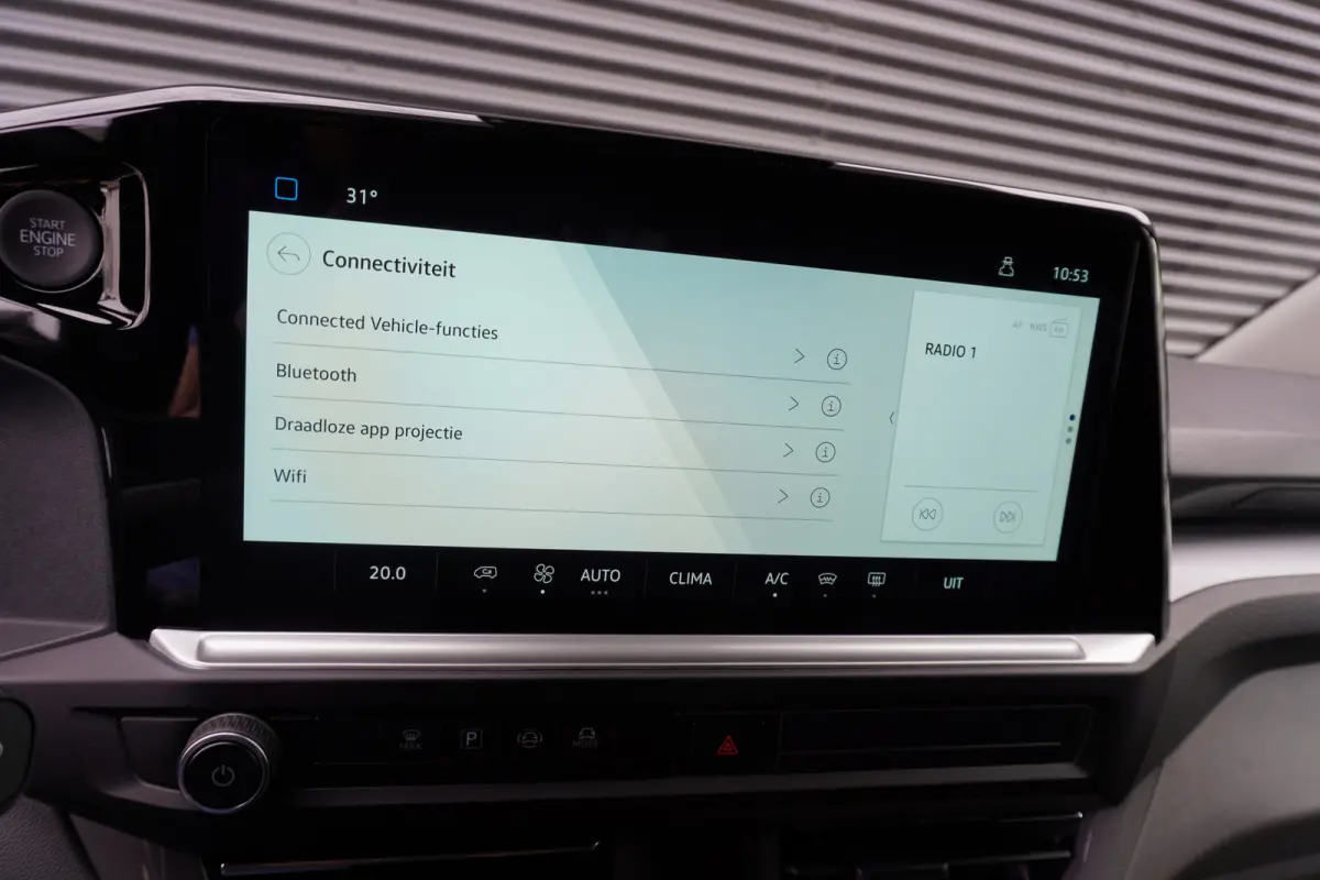 Caravelle 32 L1H1 Style 2 Schuifdeuren 64 kWh 9 persoons LED Apple Carplay Camera ACC Cruise control Digitaal Dashboard
