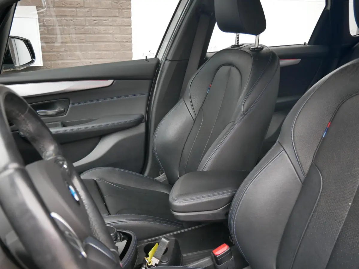 220i High Executive M Sport| Leder| Camera| Trekhaak